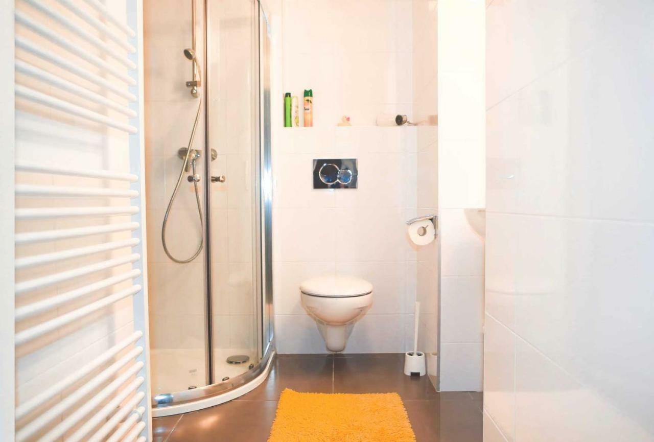 Yellow Apartment Few Steps From Metro Praha Eksteriør bilde